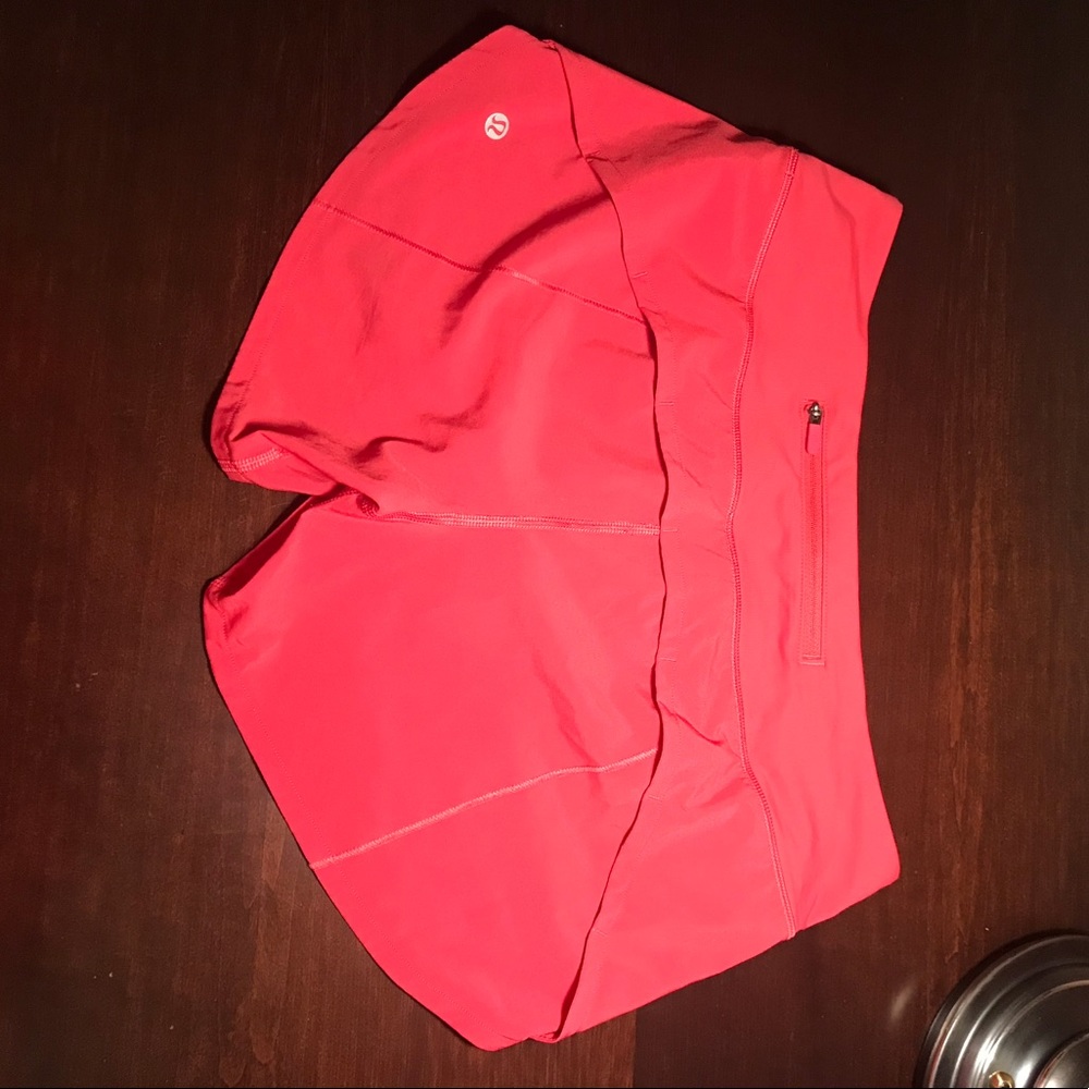 LULULEMON SPEED UP SHORTS - SIZE 6 (TALL)